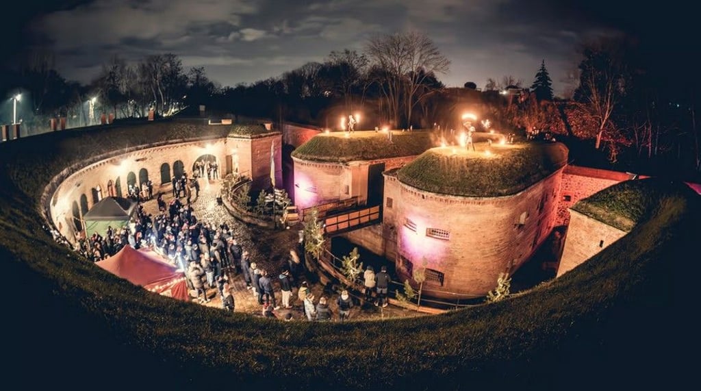 In einer historischen Festungsanlage in Magdeburg wird am Wochenende ein Adventsmarkt eröffnet.