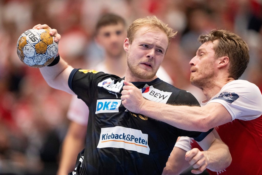 Nationalspieler Matthes Langhoff war bester Werfer der Füchse bei Kolstad. (Archivbild)