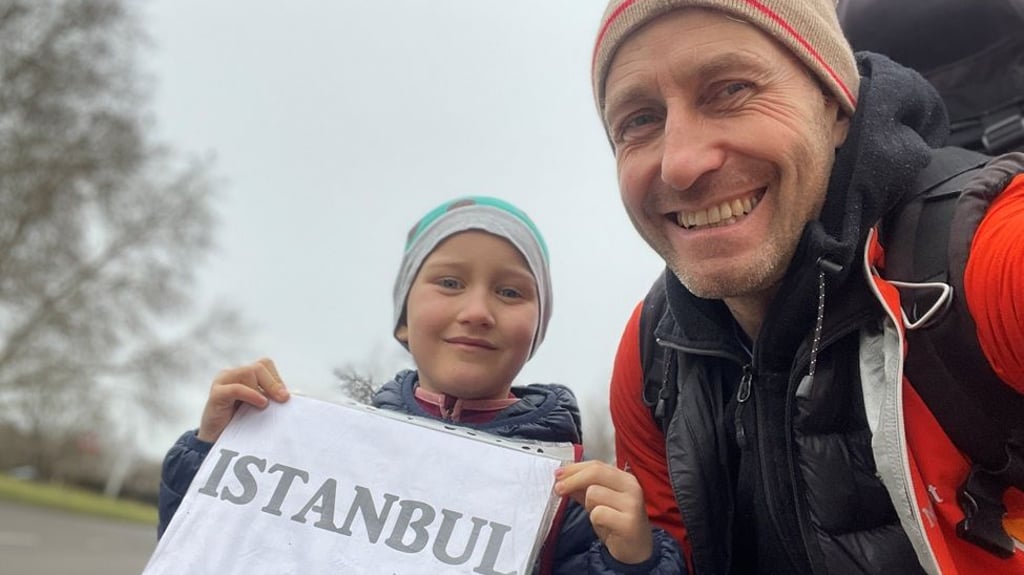 Gregor Majewski und seine Tochter Alma sind in diesem Jahr Richtung Istanbul getrampt.