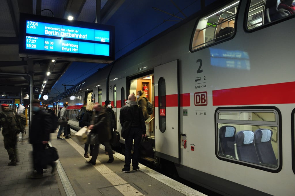 Intercity der Deutschen Bahn auf dem Magdeburger Hauptbahnhof: Hier ein Zug mit Berlin als Ziel.