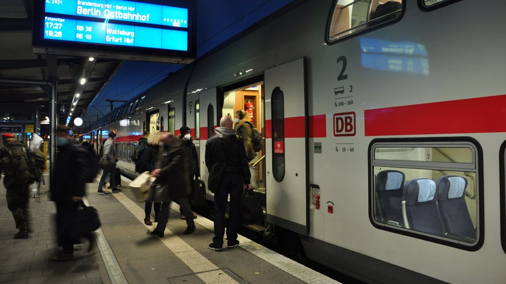 Intercity der Deutschen Bahn auf dem Magdeburger Hauptbahnhof: Hier ein Zug mit Berlin als Ziel.