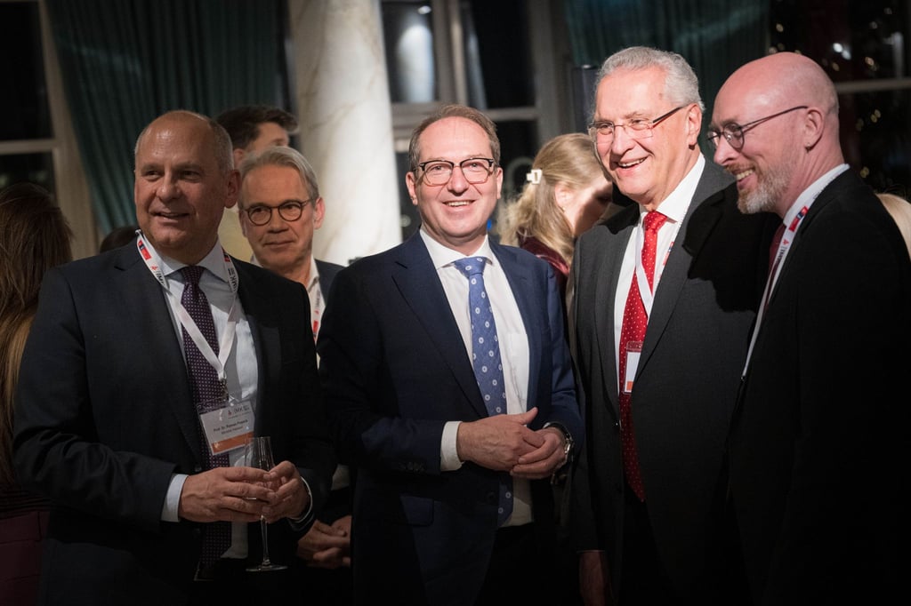 Bundesinnenminister Alexander Dobrindt (CSU) wird wegen der Abstimmung über das Rentenpaket im Bundestag am Freitag nicht mehr bei der Innenministerkonferenz in Bremen sein.