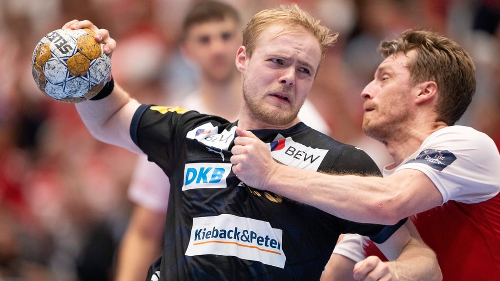 Nationalspieler Matthes Langhoff war bester Werfer der Füchse bei Kolstad. (Archivbild)