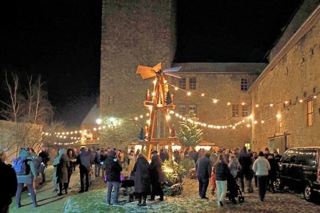 Das Lichterfest vor und in den Gemäuern der Wasserburg Zilly lockt am zweiten Adventswochenende. 