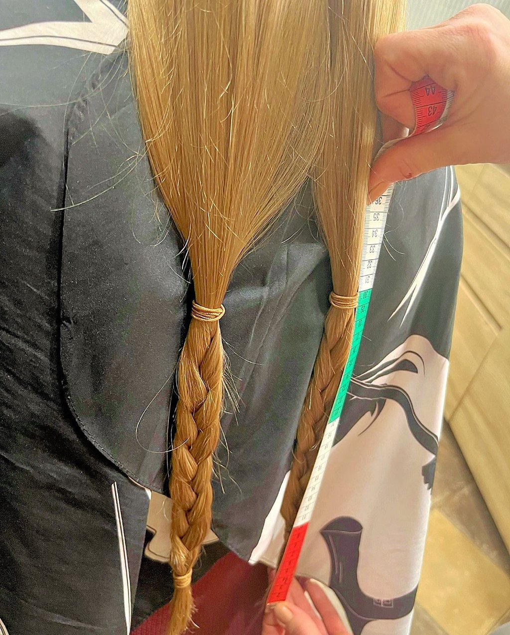 Lotta hat ihre Zöpfe gespendet. 