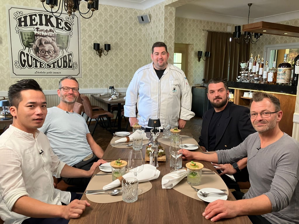 Zum zweiten Mal dabei: "Villa Lilo" tritt erneut bei "Mein Lokal, Dein Lokal" an. Sichert sich Sascha Oldenburg (M.) den Sieg?