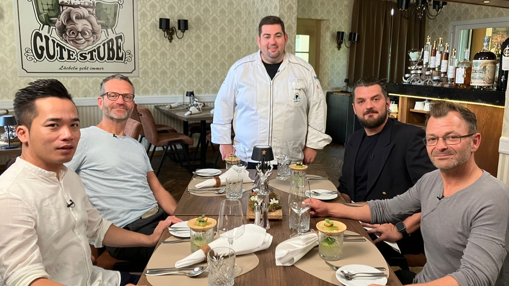 Zum zweiten Mal dabei: "Villa Lilo" tritt erneut bei "Mein Lokal, Dein Lokal" an. Sichert sich Sascha Oldenburg (M.) den Sieg?