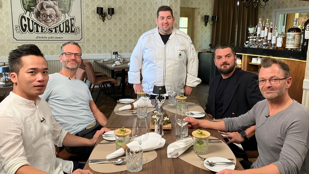 Zum zweiten Mal dabei: "Villa Lilo" tritt erneut bei "Mein Lokal, Dein Lokal" an. Sichert sich Sascha Oldenburg (M.) den Sieg?