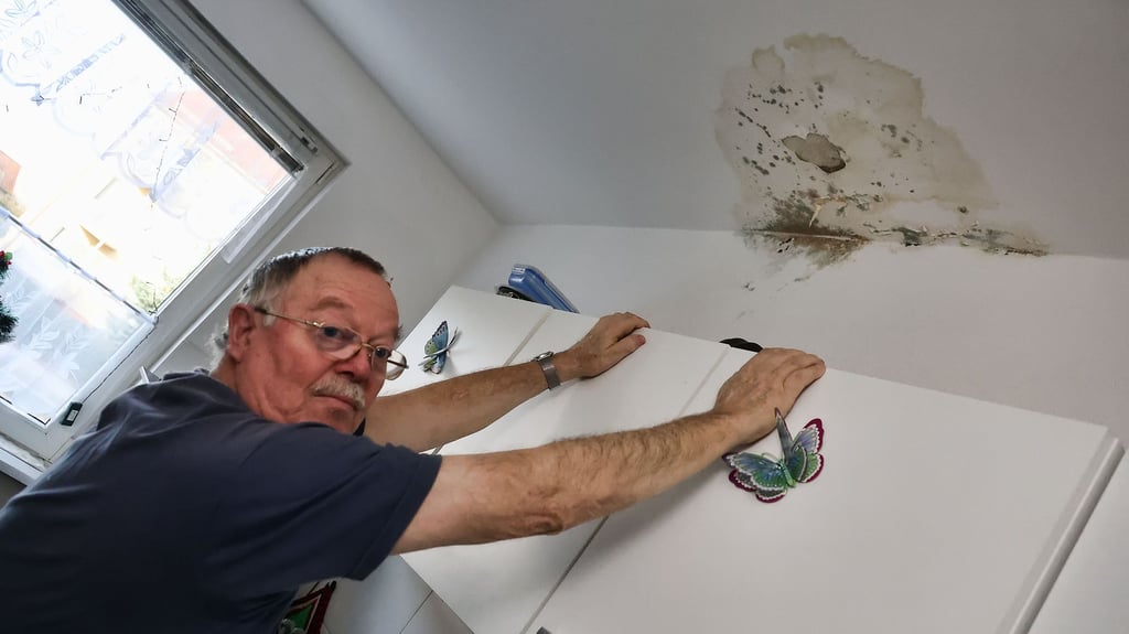 Eckhard Polte aus Sangerhausen leidet unter einem Wasserschaden in seiner Wohnung. Der Vermieter reagierte erst, als sich die MZ einschaltete.