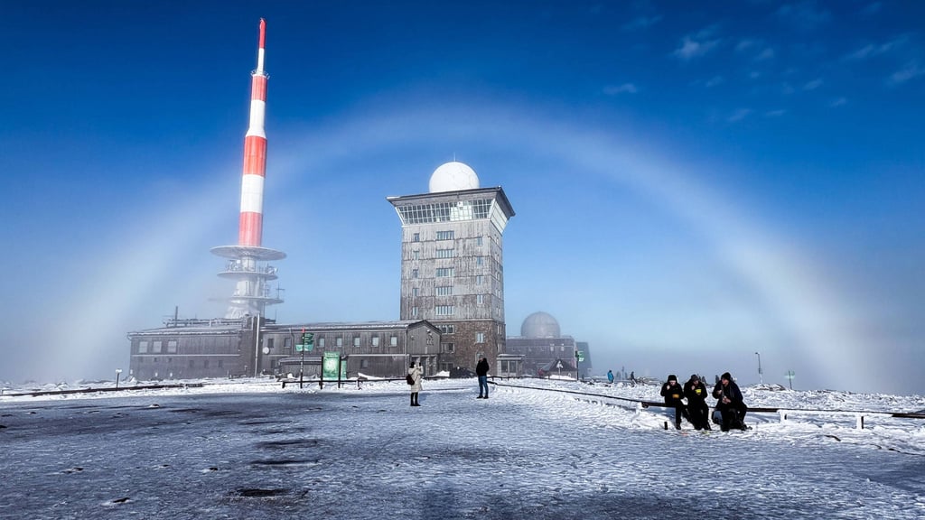 Dem Brocken, der höchste Punkt Norddeutschlands, soll ein neues Gastronomie-Konzept bekommen. Dafür hat der Landkreis gerade Vertragsverhandlungen mit der Kette Timberjacks aufgenommen.