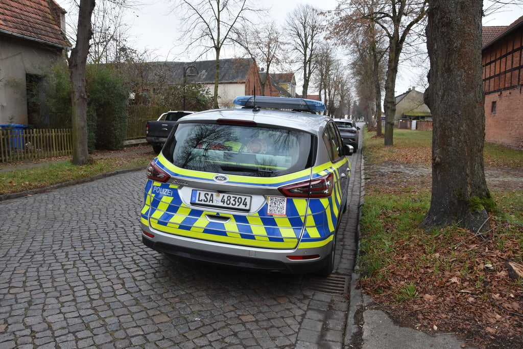 Die Polizei leistet Amtshilfe für das Veterinäramt in Dolchau.