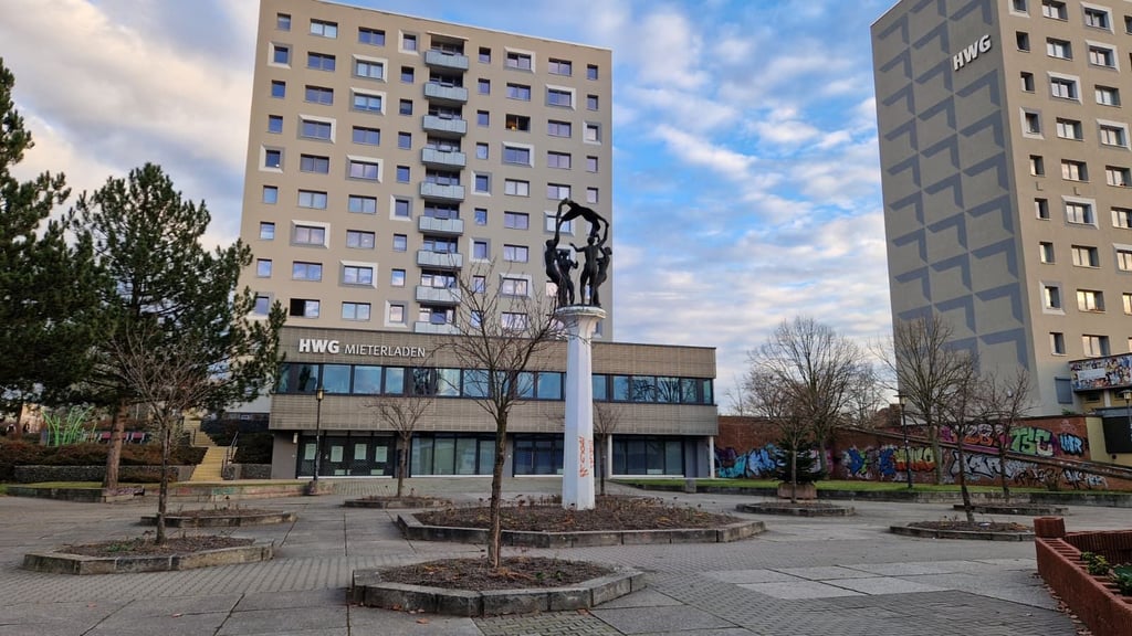 Der Platz der Völkerfreundschaft in der Südstadt von Halle