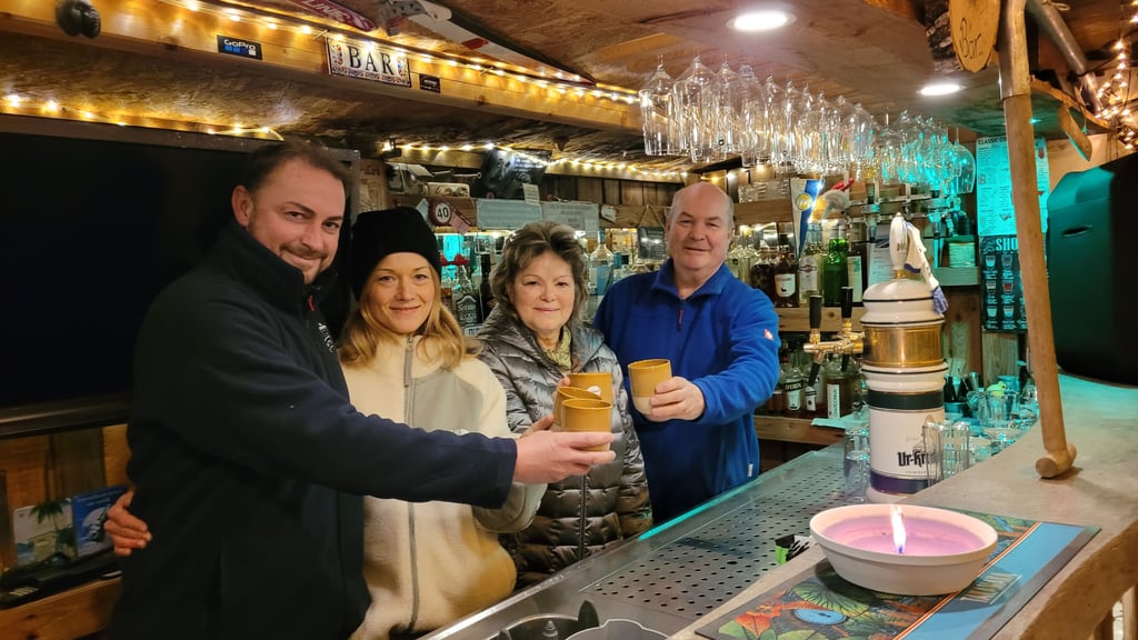 Familie Gürtler ist schon in Weihnachtsstimmung. Auf dem Bild: Marcel Gürtler, Franziska Gürtler, Anke Gürtler und Andreas Gürtler (von links).