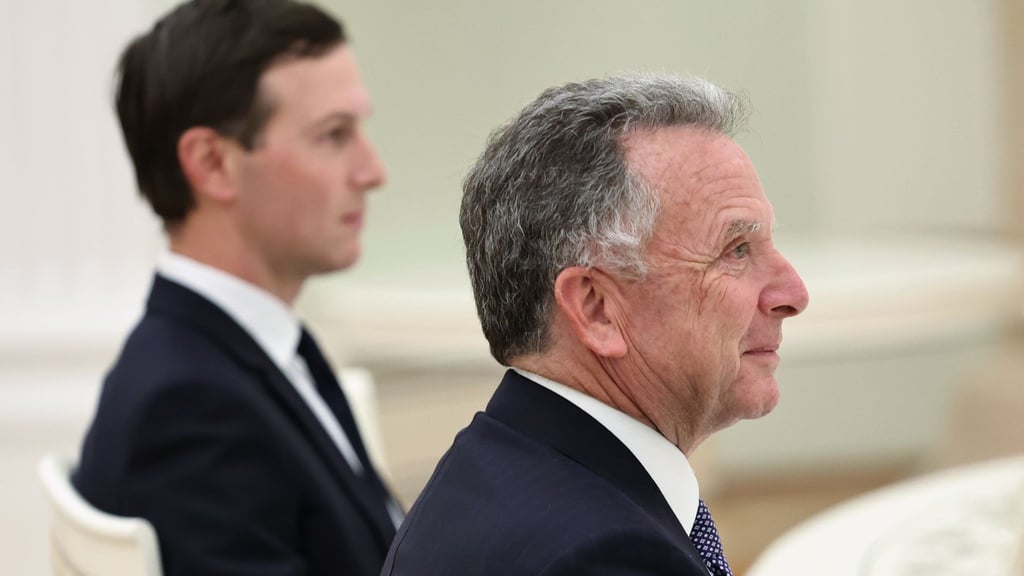 Kushner (l) begleitete Witkoff erstmals im Kreml.