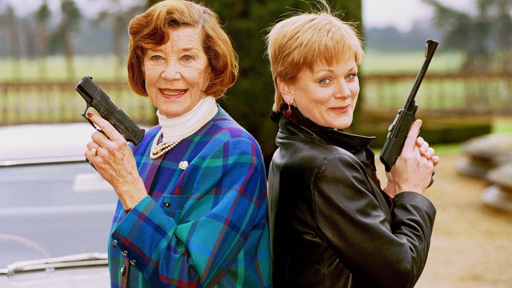 Lois Maxwell (l) und Samantha Bond haben beide „Miss Moneypenny“ gespielt. (Archivbild)