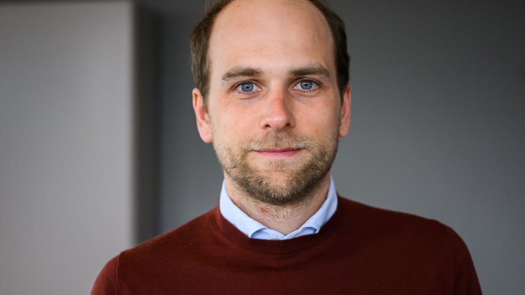 Raoul Roßmann nimmt den Konkurrenten dm im AfD-Streit in Schutz.