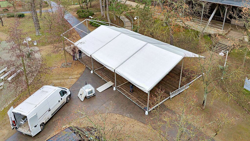 Regensichere Stände wurden bereits aufgebaut.