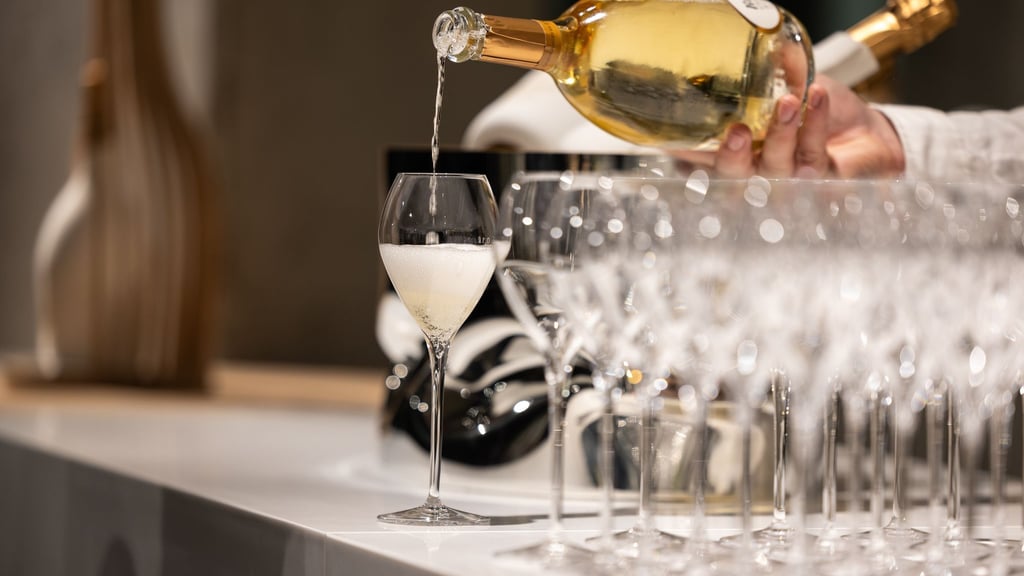 Die Zahl der Superreichen rund um den Globus hat binnen Jahresfrist um 8,8 Prozent zugelegt - ihr Vermögen stieg auf einen Rekordwert. (Symbolbild)