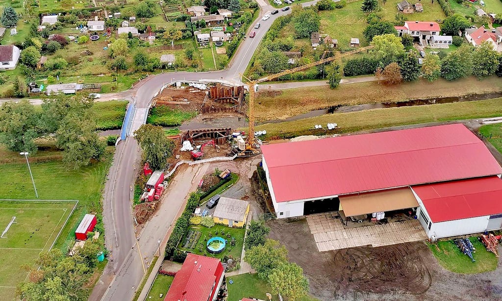 Ein Foto von der Brückenbaustelle Ende September. Seitdem hat sich nur wenig verändert. 