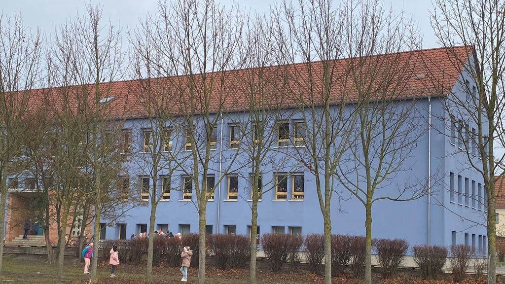 Ein Blick auf einen Gebäudeteil der Anne-Frank-Grundschule Halberstadt.