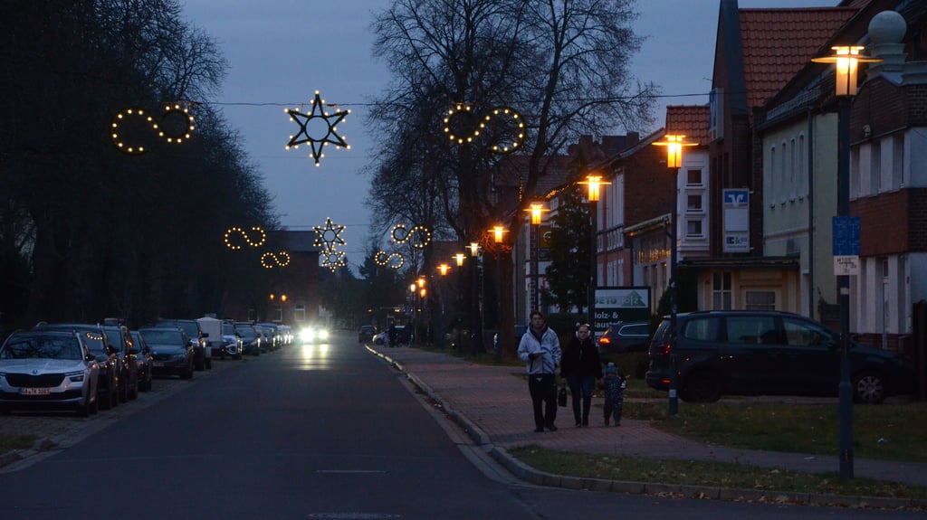 Die Bahnhofstraße in Oebisfelde ist bereits weihnachtlich geschmückt. Und genau hier hat die Verwaltung des UNESCO Biosphärenreservats auch ihr Hauptquartier.
