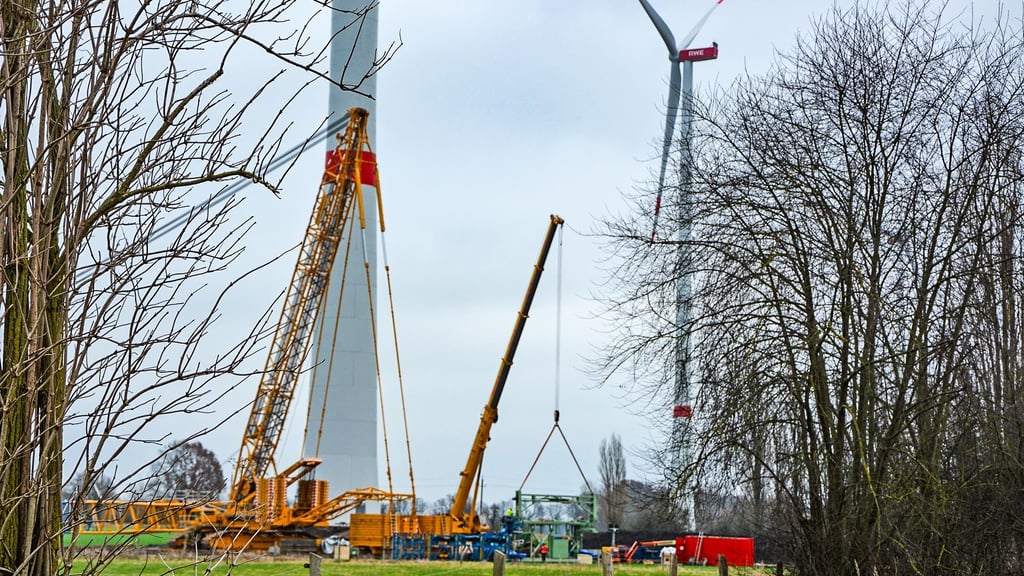 2021/2022 ließ RWE schon einmal einige seiner Windkraftanlagen bei Groß Ellingen in der Gemeinde Hohenberg-Krusemark repowern. Die jetzt für ein Repowering avisierten Windräder stehen außerhalb des Windvorranggebietes Krusemark-Ellingen.