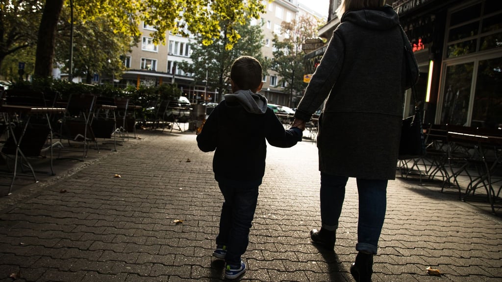 Kindeswohl im Mittelpunkt: Nach einer Trennung entscheidet oft das Gericht, bei welchem Elternteil die Kinder dauerhaft leben werden.