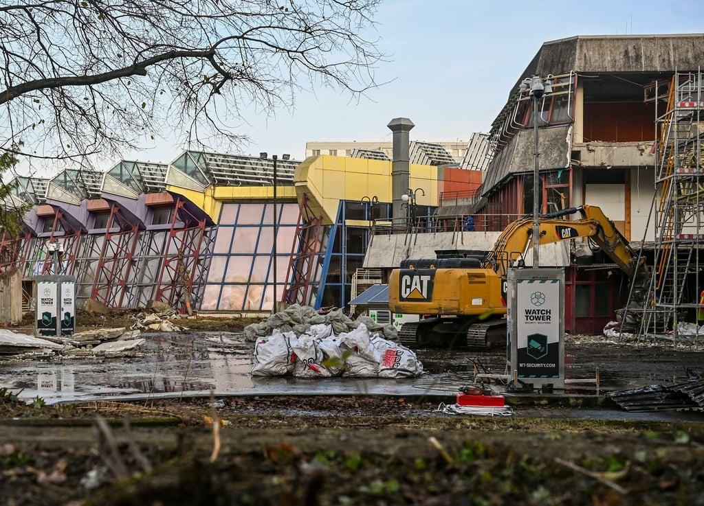 Über das ehemalige Sport- und Erholungszentrum (SEZ) in Berlin-Friedrichshain wird weiter gestritten. (Archivbild)