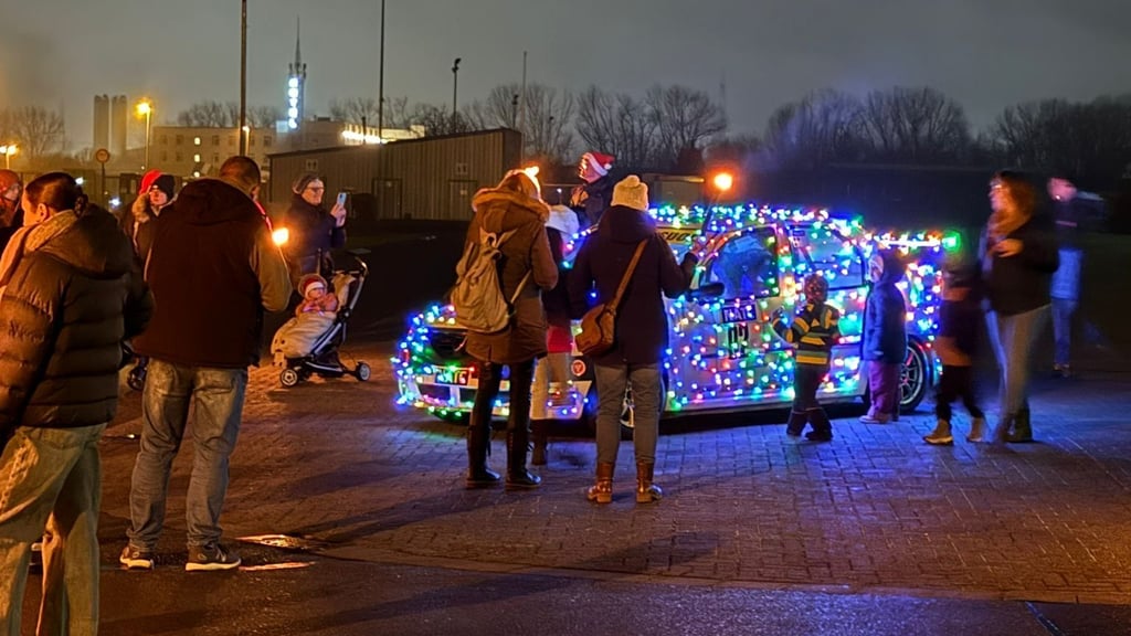 Lichter, Weihnachtslieder, Verpflegung und Fackeln gibt es beim Familienevent in Oschersleben.
