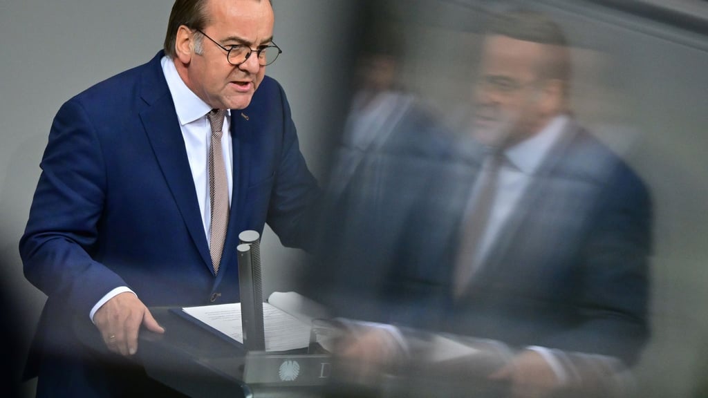 Verteidigungsminister Pistorius warb vor der Abstimmung im Bundestag für das neue Wehrdienstgesetz.