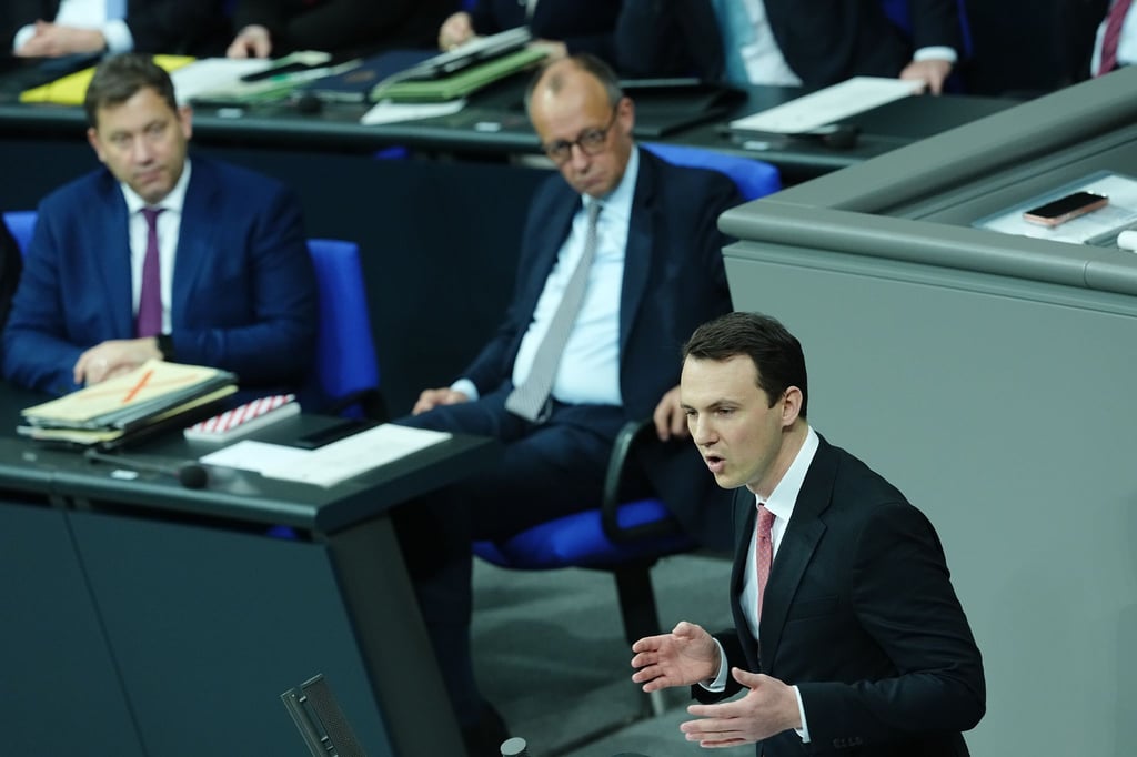 Der Chef der Jungen Gruppe in der Unionsfraktion, Reddig, will nicht zustimmen.