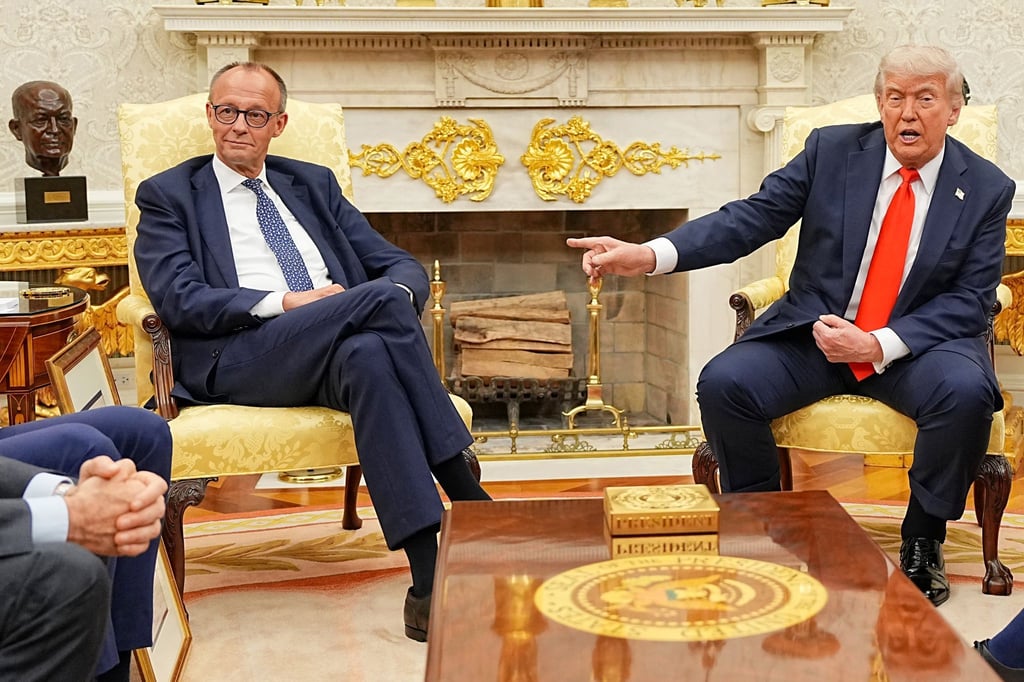 Sieht in europäischen Spitzenpolitikern wie Friedrich Merz offensichtlich eine indirekte Gefahr für amerikanische Interessen: US-Präsident Donald Trump. (Archivbild)