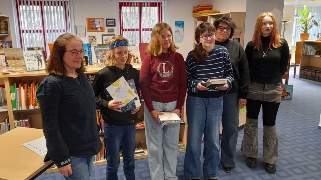 Heike Bernstorff (v.l.), Joel Mirzwa, Liora Mudrich, Hanna Wöhlbier, Marlies Hoffmann und Johanna Gräf bei der Siegerehrung.