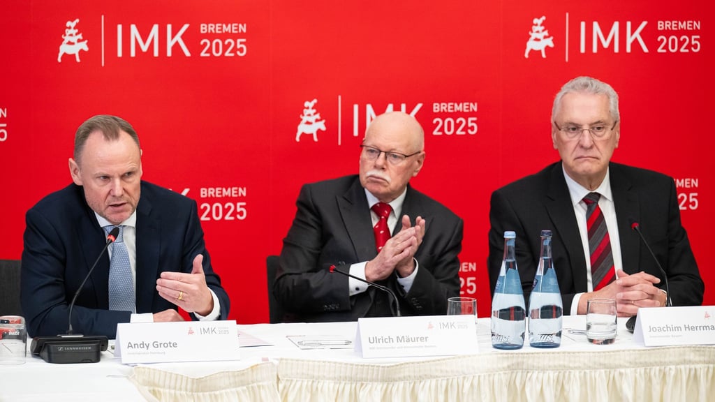 Für den Gastgeber, Bremens langjährigen Innensenator Ulrich Mäurer (SPD), war es die letzte Innenministerkonferenz.