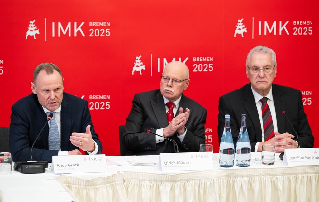 Für den Gastgeber, Bremens langjährigen Innensenator Ulrich Mäurer (SPD), war es die letzte Innenministerkonferenz.