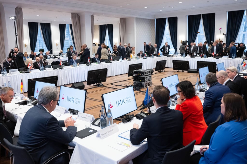 Auf der Innenministerkonferenz in Bremen haben die Innenminister über zahlreiche Themen diskutiert - unter anderem über Drohnenabwehr.