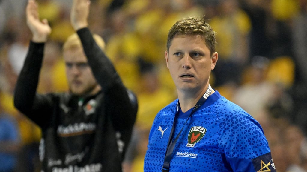 Füchse-Trainer Nicolej Krickau gehen langsam die Rückraumspieler aus