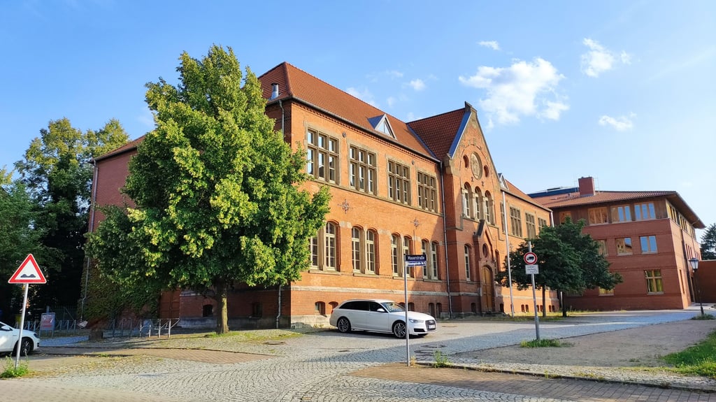 Der Zoff um den verwaisten und bislang nicht neu ausgeschriebenen Chefsessel am Fallstein-Gymnasium Osterwieck (FGO)  beschäftigt inzwischen auch Sachsen-Anhalts Landespolitiker wie Bildungsminister Jan Riedel (CDU).