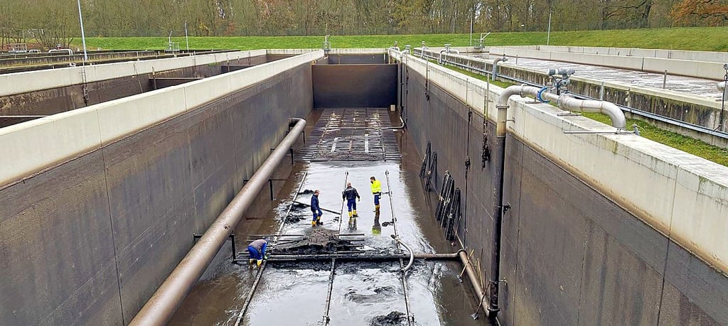 Das Belebungsbecken der Stadtwerke Dessau in der Kläranlage in Ziebigk.