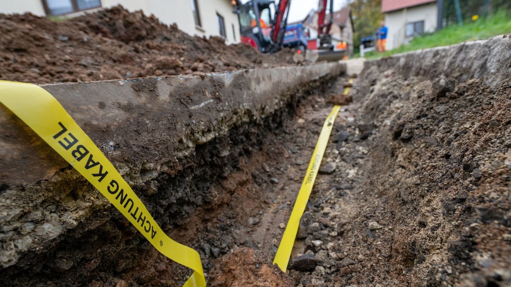 Bei Bauarbeiten in der Nähe von Braunschweig wurde ein Kabel beschädigt. (Symbolbild)
