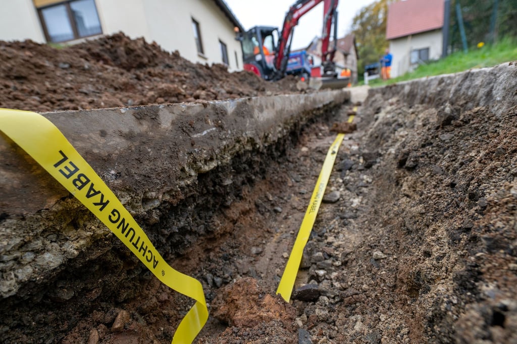Bei Bauarbeiten in der Nähe von Braunschweig wurde ein Kabel beschädigt. (Symbolbild)