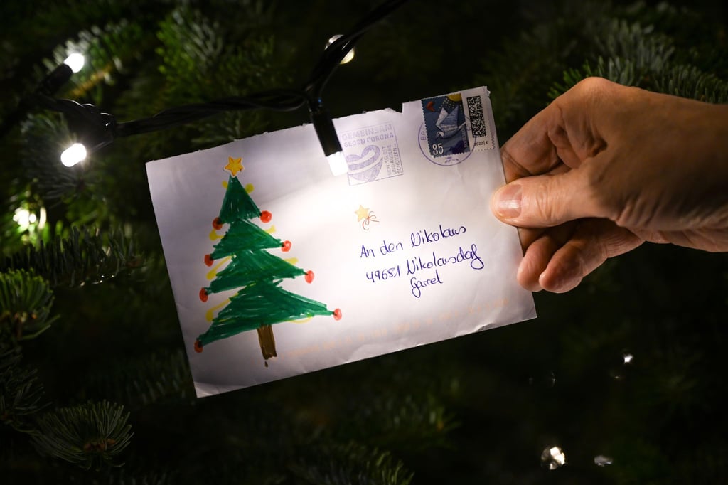 Bereits im Laufe des Jahres kommen Briefe aus aller Welt an. (Archivbild)