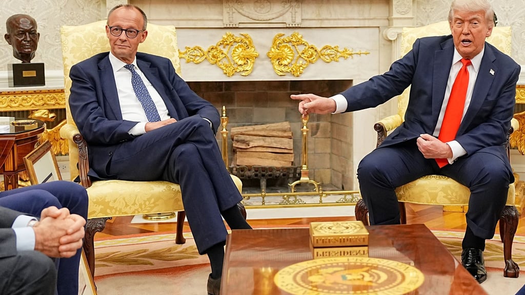 Sieht in europäischen Spitzenpolitikern wie Friedrich Merz offensichtlich eine indirekte Gefahr für amerikanische Interessen: US-Präsident Donald Trump. (Archivbild)