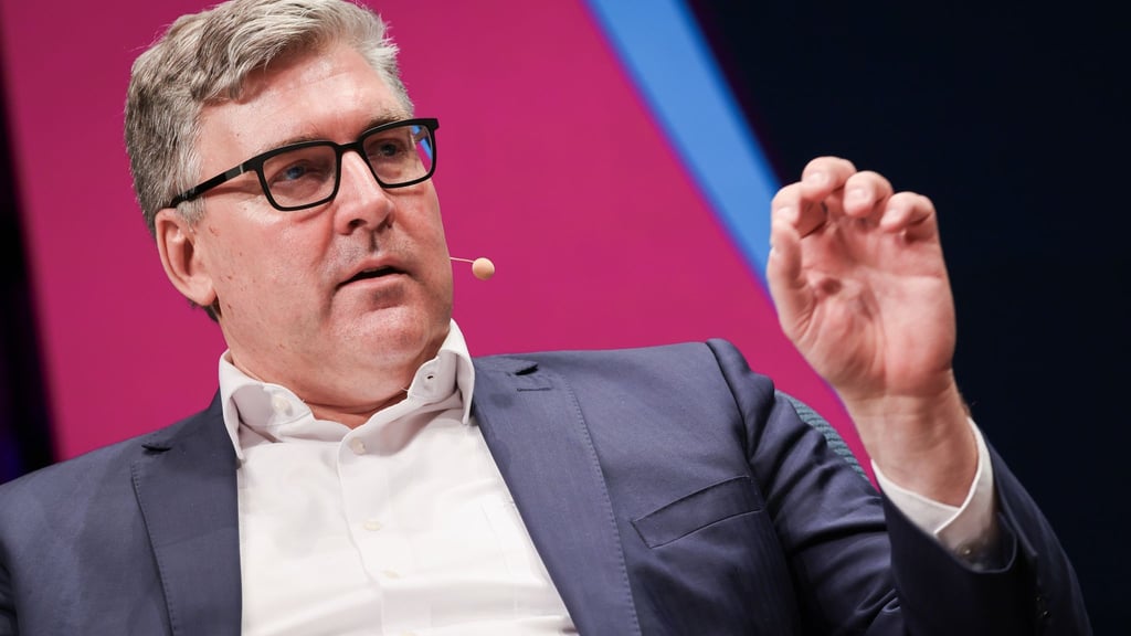 Eintracht-Boss Axel Hellmann: Wegen der Frauen-Bundesliga auf Konfrontationskurs mit dem DFB.