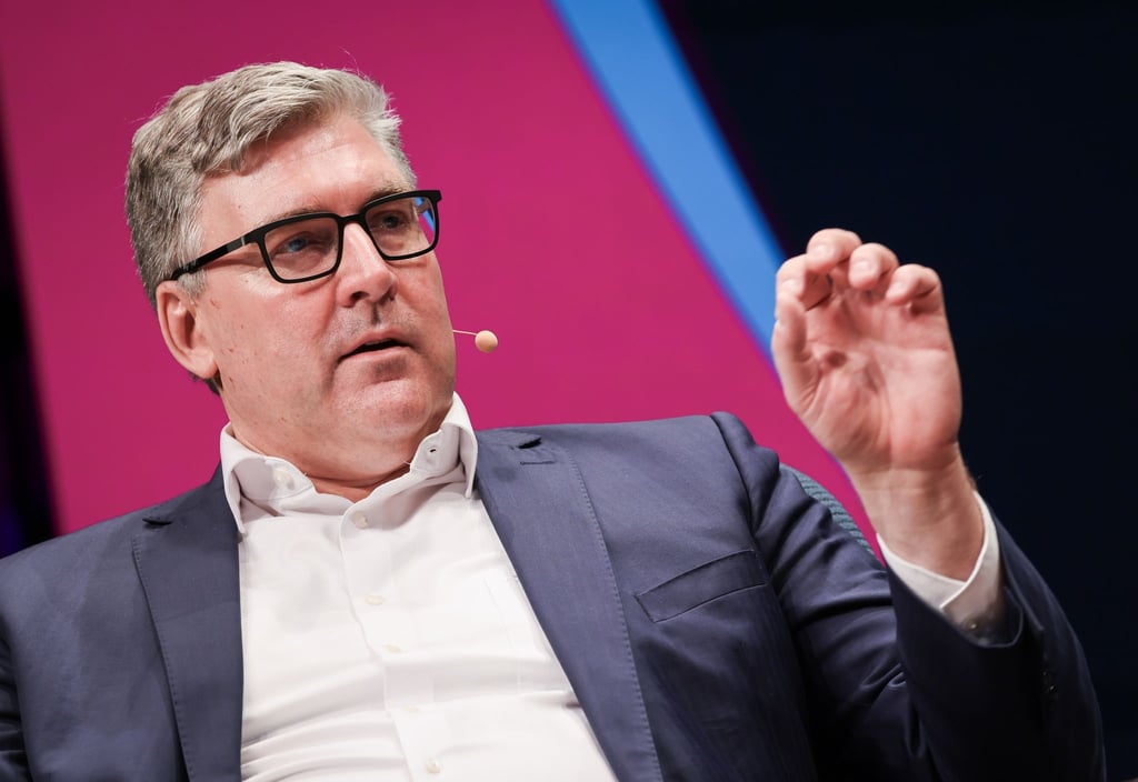 Eintracht-Boss Axel Hellmann: Wegen der Frauen-Bundesliga auf Konfrontationskurs mit dem DFB.