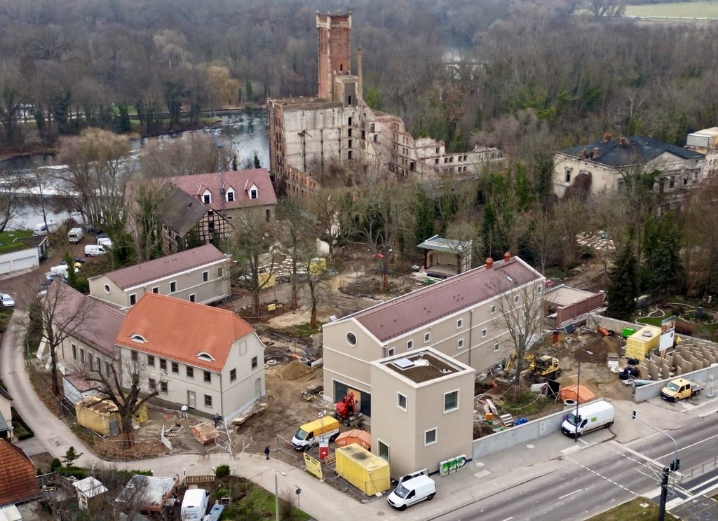 So sieht das Kaffeegarten-Ensemble am Böllberger Weg mit Gastronomie und Ferienwohnungen aus.
