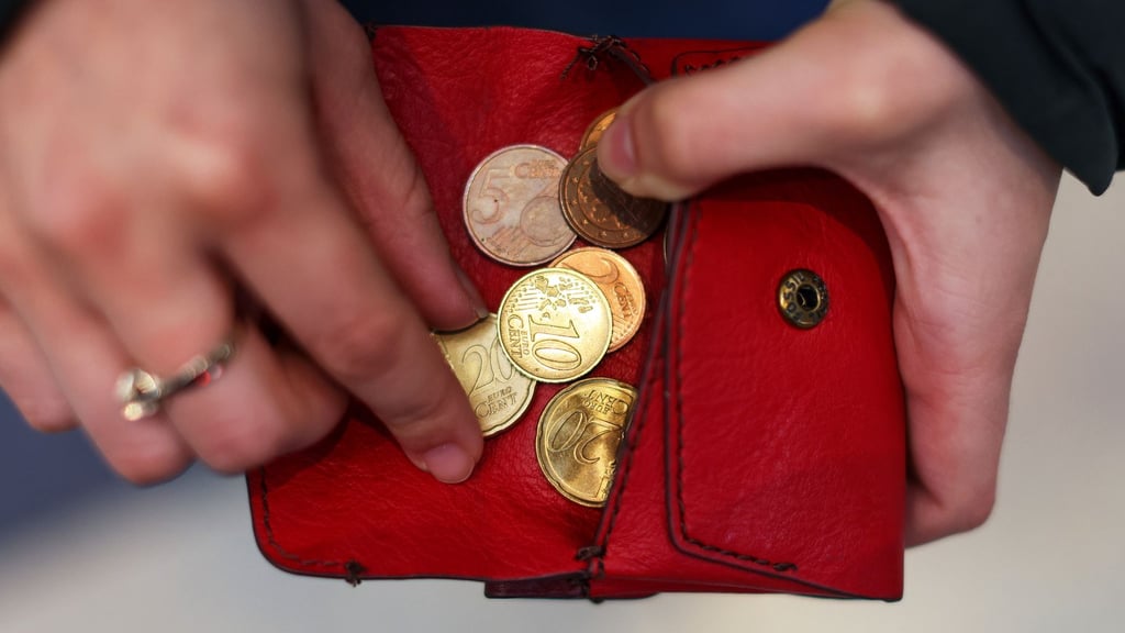 In Thüringen arbeiteten im April 2025 rund 146.000 Menschen im Niedriglohnsektor. (Symbolbild)