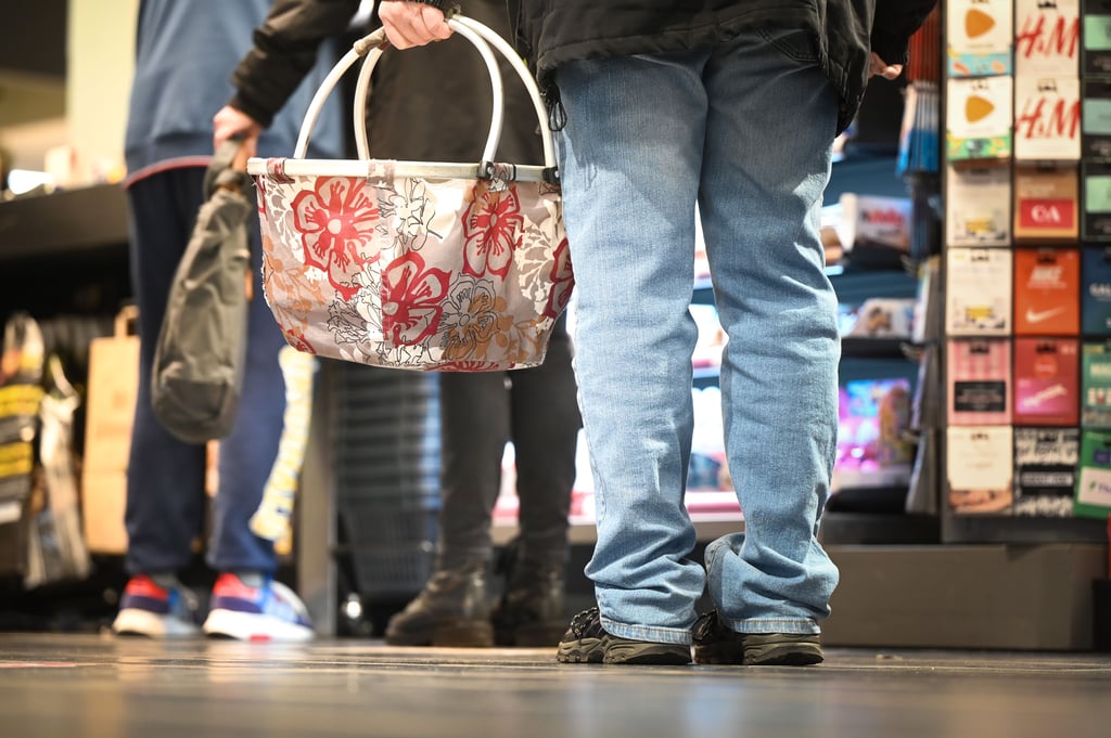 Der Mann aus Dessau wurde im Kassenbereich eines Supermarktes abgelenkt. 