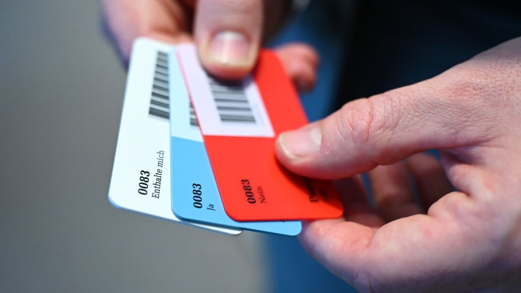 Drei Optionen hatten die Bundestagsabgeordneten bei ihrer Entscheidung über das Rentengesetz: Ja - Nein - Enthaltung.