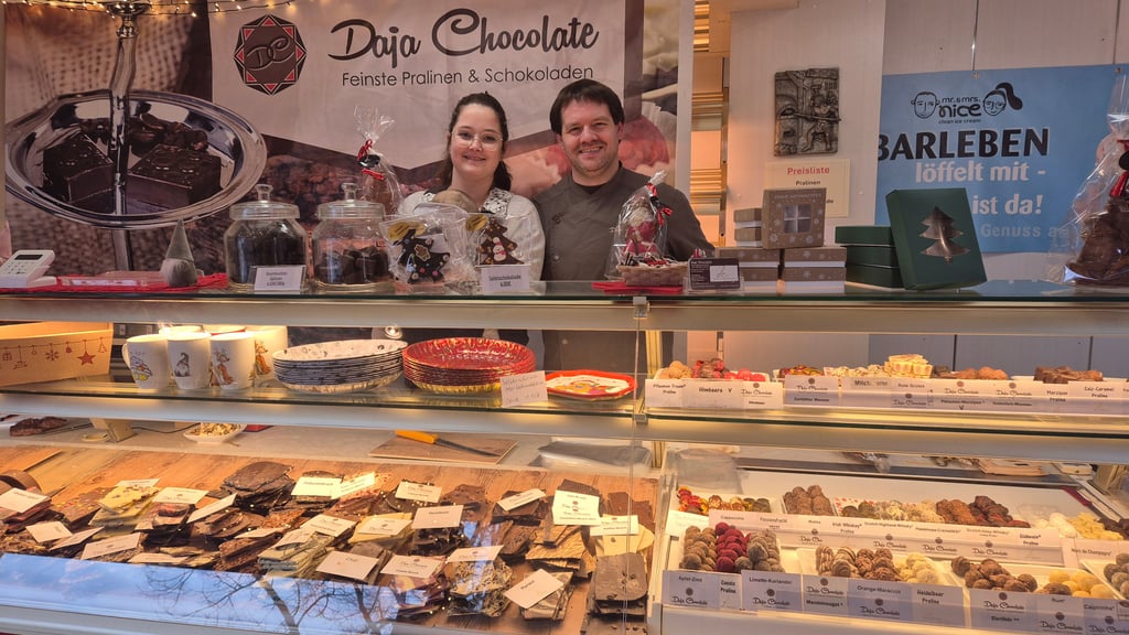 Leona Ostendorf und Jan Klüver haben ihren Schokoladen-Weihnachtsshop in Dahlenwarsleben in der Börde eröffnet. Den Pop-Up-Store gibt es nur für wenige Wochen.&nbsp;